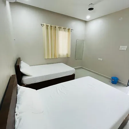 Maheshwari Bhakt Niwas And Homestay Tuljapur Exterior photo